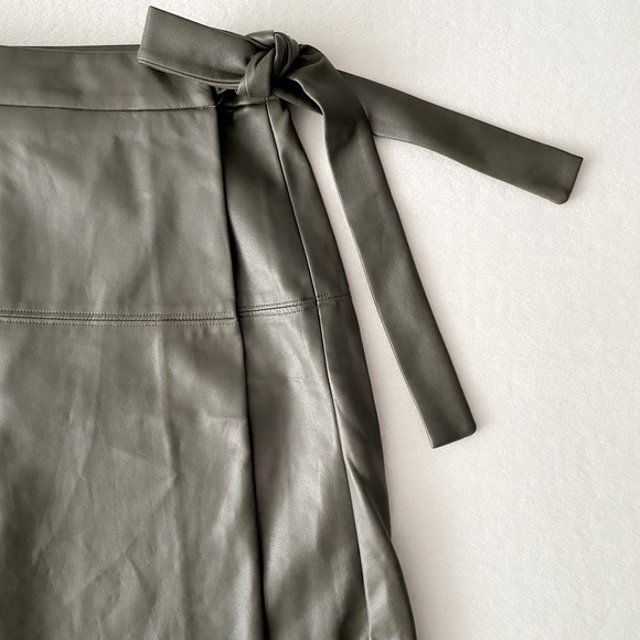 Wilfred Vegan Leather Mini Skirt - Picture 2 of 10